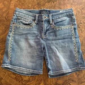 Lucky Brand NWOT Embroidered Stylish Blue Denim Women's Shorts Sz 00 24W